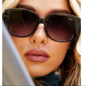Rare Quay Who is She black fade sunglasses